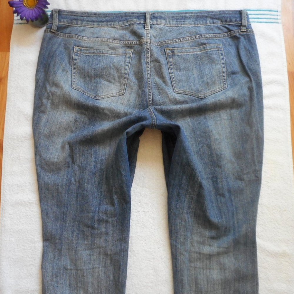 🌸SOLD🌸 TORRID JEANS Distressed Boyfriend Denim Size 20 - Picture 5 of 10